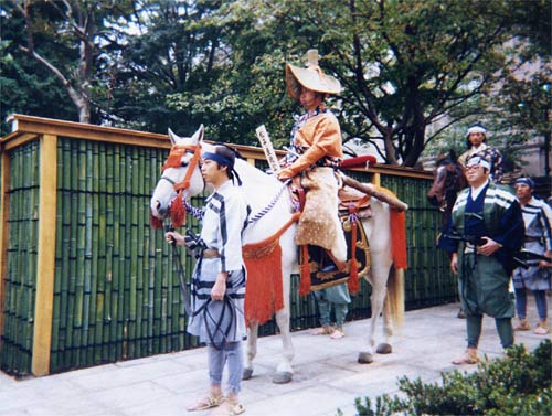 白馬の武者